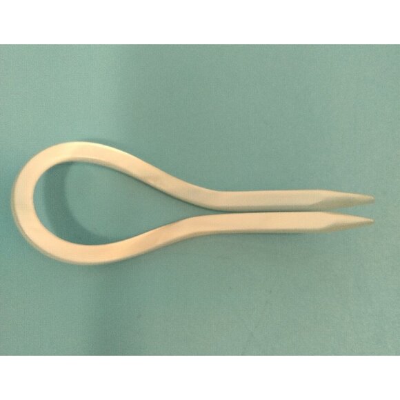 White Hairpin Bobby Hair  Pick Bun Stick Fork Double Prong Plastic New - Picture 2 of 3